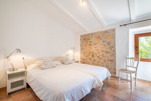 6 Schlafzimmer, Bügeleisen/Bügelbrett, kostenloses WLAN, Bettwäsche