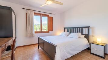 6 quartos, ferros/tábuas de passar roupa, Wi-Fi de cortesia