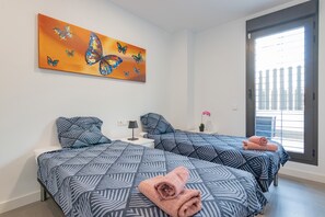 3 slaapkamers, een strijkplank/strijkijzer, gratis wifi, beddengoed