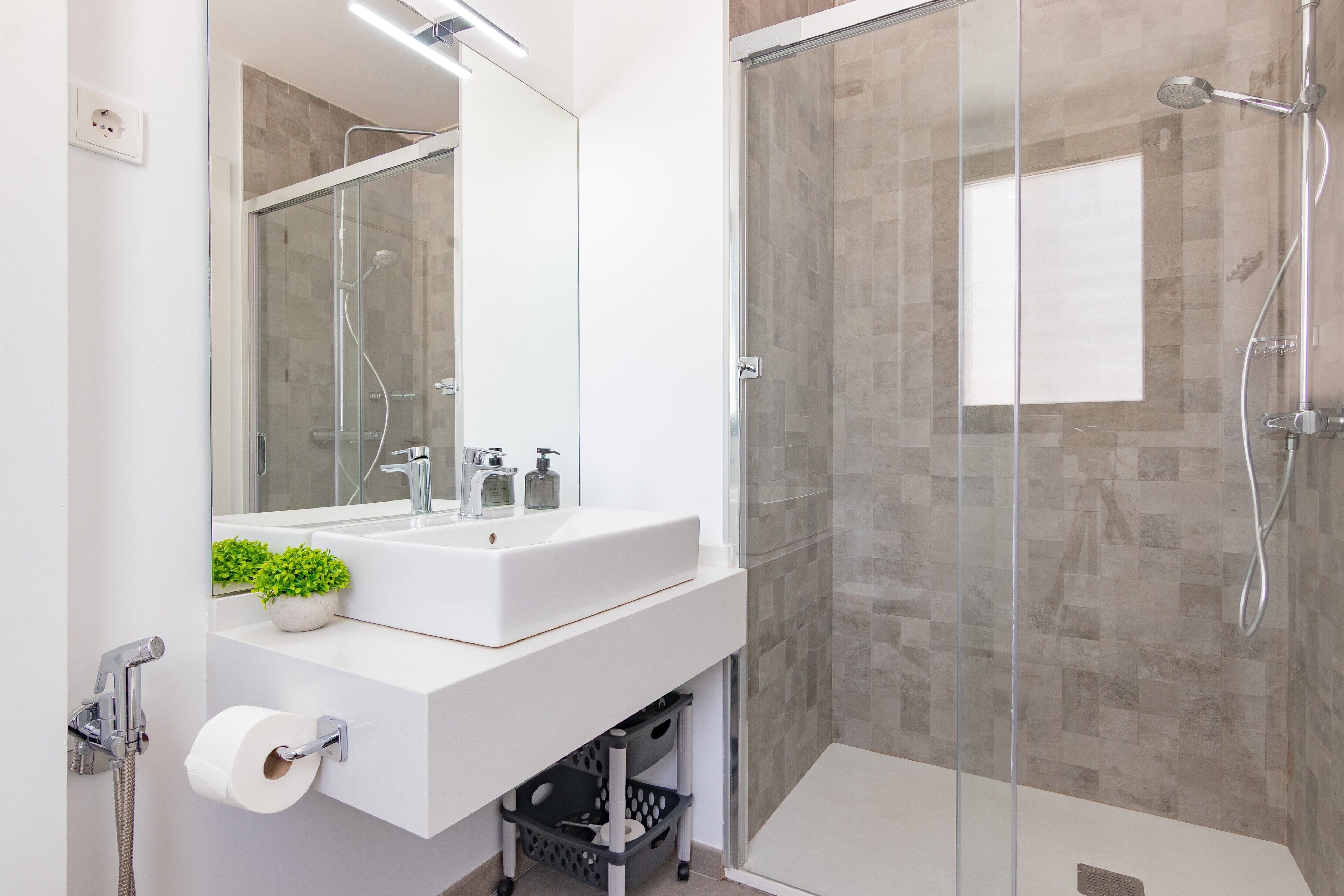 Bathtub, hair dryer, towels
