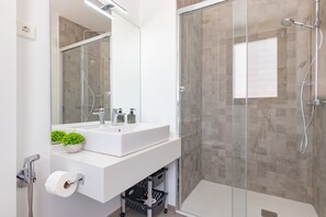 Bathtub, hair dryer, towels - Adhara 034 - Vacation Apartment in Torre del Mar (Torre del Mar)