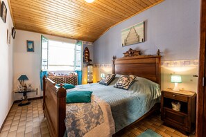 2 عدّة غرف نوم وواي فاي مجانًا وملاءات أسرّة