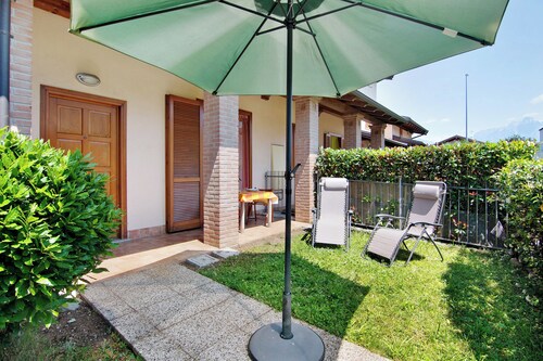 Ferienwohnung "Colorful" mit Bergblick und Privatem Garten