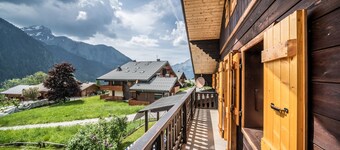 Chalet "Perce Neige" with Mountain View and Private Garden