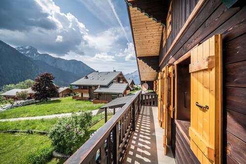 Chalet "Perce Neige" with Mountain View and Private Garden