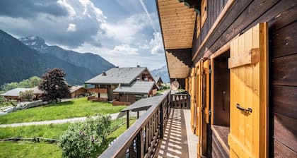 Chalet "Perce Neige" with Mountain View and Private Garden