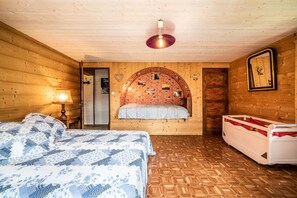 2 室のベッドルーム、アイロン / アイロン台、WiFi