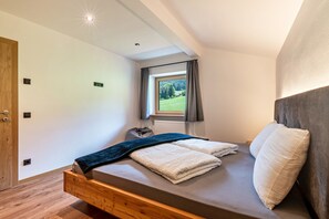 1 bedroom, free WiFi, bed sheets - Apartment "Morodeserhof Bühlen 2" with Mountain View, Terraces & Wi-Fi (Castelrotto)