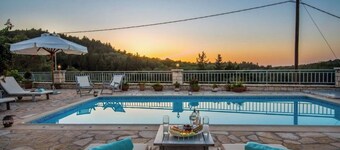 Villa "Aloni" with Sea View, Private Pool & Wi-Fi