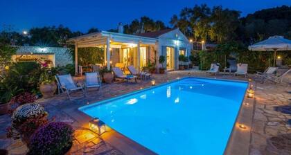 Villa "Aloni" with Sea View, Private Pool & Wi-Fi
