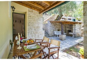 Outdoor dining - Villa "Dendro" with Private Pool & Wi-Fi (Paxoi)