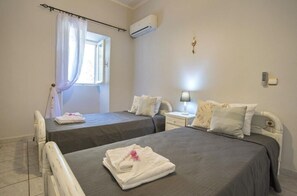 2 chambres, bureau, fer et planche à repasser, Wi-Fi gratuit