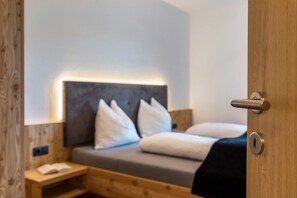 3 bedrooms, free WiFi, bed sheets - Apartment 'Morodeserhof Apt Puflatsch' with Mountain View, Shared Terrace and Wi-Fi (Castelrotto)