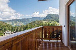 Property grounds - Apartment 'Morodeserhof Apt Puflatsch' with Mountain View, Shared Terrace and Wi-Fi (Castelrotto)