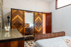 1 bedroom, iron/ironing board, bed sheets