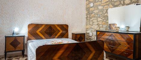 1 makuuhuone, silitysrauta/-lauta, vuodevaatteet