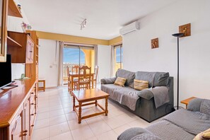 TV - Holiday Apartment 'Barlovento I' with Sea View, Terrace, Shared Pool & Wi-Fi (Xeraco)