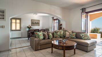 TV, fireplace, DVD player