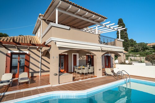 Villa 'Kumusha' with Sea View, Pool, Garden & Wi-Fi