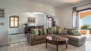 Een televisie, een open haard en een dvd-speler