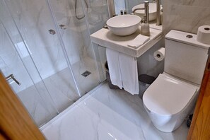 Cottage Basic, 1 camera da letto, vista fiume, lato giardino | Bagno | Asciugamani
