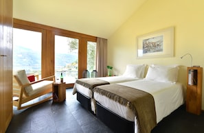 Standard Condo, Multiple Beds, River View, Garden Area | Down duvets, free minibar items, free WiFi, bed sheets - Casas de Pousadouro 1043 (Baiao)