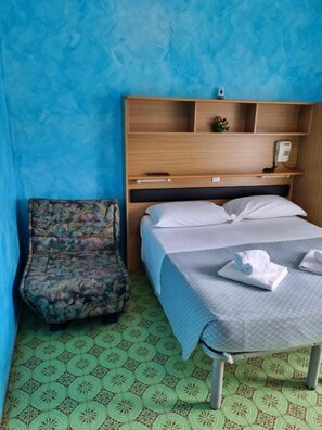 1 chambre, bureau, chambres insonorisées, fer et planche à repasser