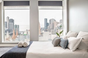 2 bedrooms, desk, iron/ironing board, WiFi