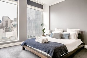 2 bedrooms, desk, iron/ironing board, WiFi