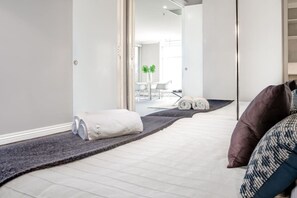 2 bedrooms, desk, iron/ironing board, WiFi