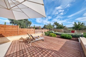 Villa Deluxe, terrasse, vue montagne | Couette en duvet d'oie, articles gratuits dans le mini-bar