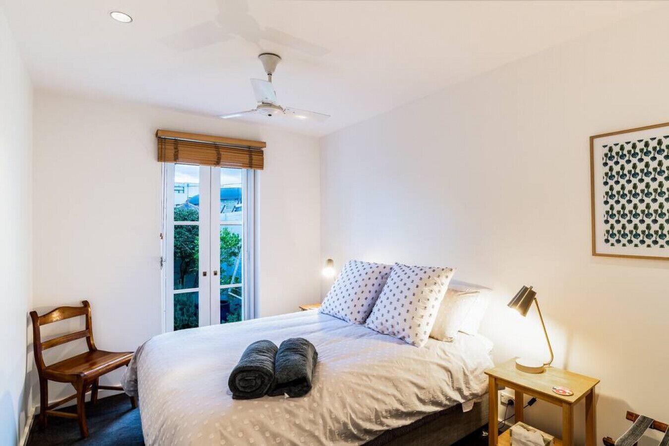 2 bedrooms, desk, iron/ironing board, WiFi