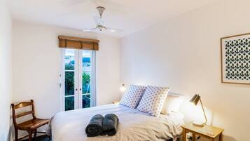 2 bedrooms, desk, iron/ironing board, WiFi