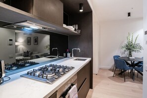 Fridge, microwave, oven, stovetop - Melbourne by the window - Luxury stay (South Yarra)