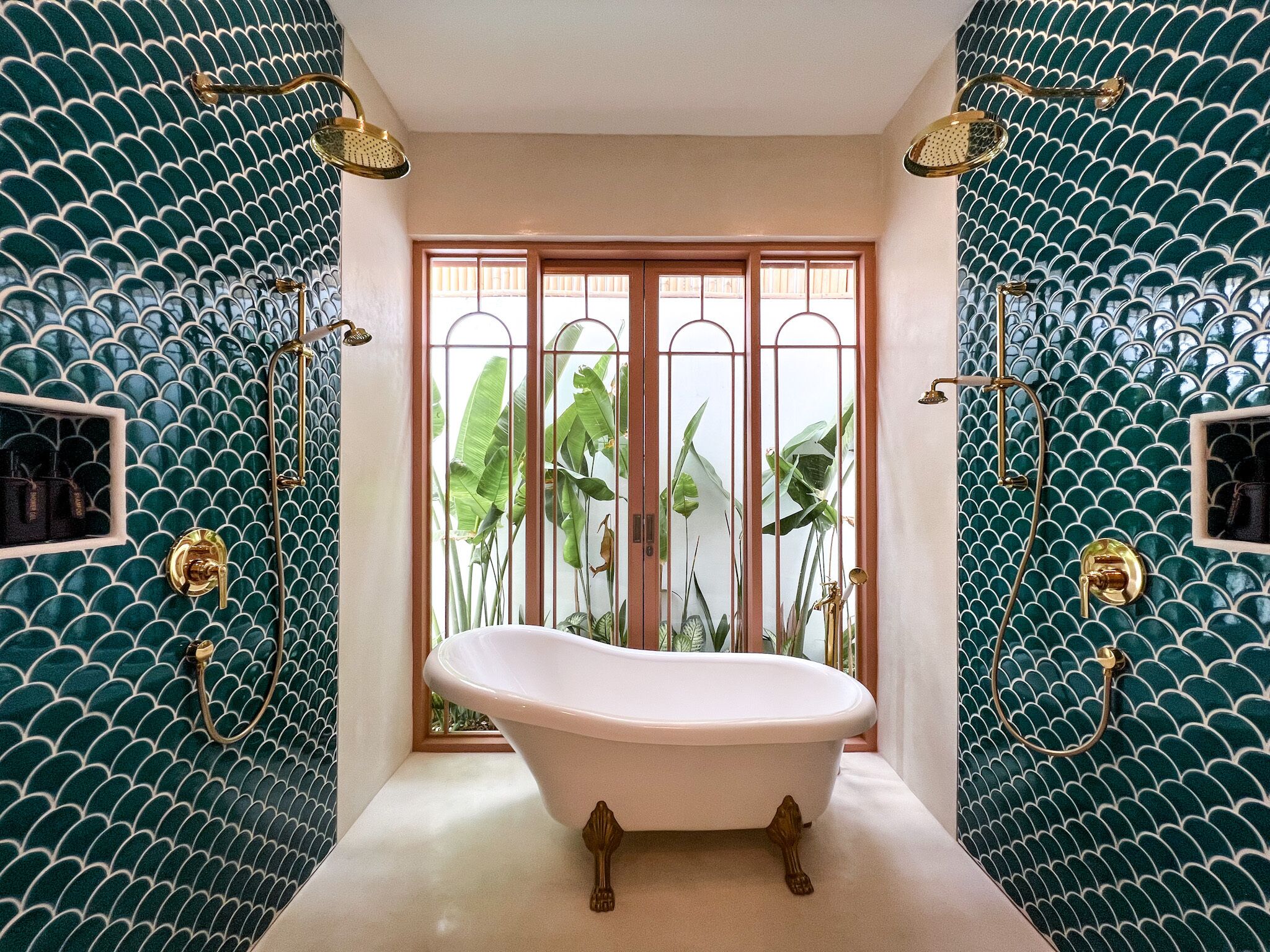 Artículos de tocador gratuitos, secador de pelo, bidet, toallas