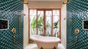 Artículos de tocador gratuitos, secador de pelo, bidet, toallas