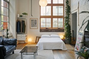 1 室のベッドルーム、デスク、アイロン / アイロン台、WiFi (無料)