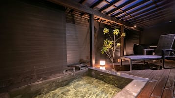 Suite, 4 Beds, private bath, Non Smoking | Bathroom | Separate tub and shower, spring water tub, rainfall showerhead