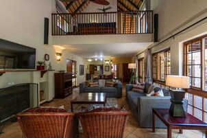 TV de tela plana 32 polegadas com canais via satélite, TV, escritórios