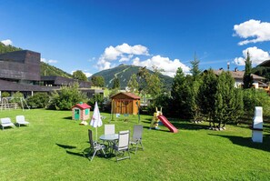 Children's area - Chalet Villa "Lercher" with Mountain View, Garden, Terrace & Wi-Fi (Innichen)