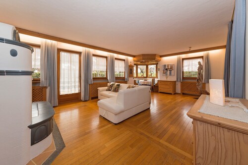 Chalet Villa "Lercher" avec vue sur les montagnes, jardin, terrasse et Wi-Fi.