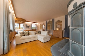 TV, stereo - Chalet Villa "Lercher" with Mountain View, Garden, Terrace & Wi-Fi (Innichen)