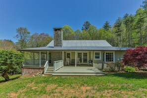 Exterior - Beautifully renovated cottage only 6 minutes to Cashiers! (Cashiers)