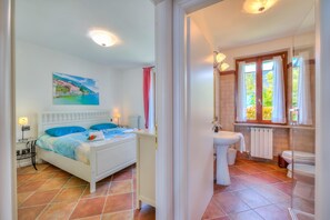 Family Apartment, Multiple Bedrooms, 2 Bathrooms, Mountainside (Borgo Belvedere-lake view & shared)