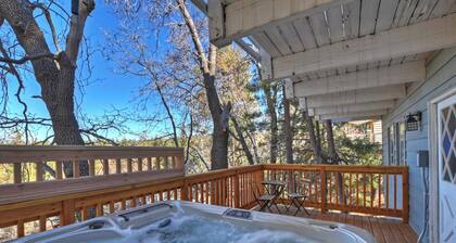 Alpine Skies by Destination Big Bear : Peaceful Setting in Moonridge! Walk to Bear Mtn and the National Forest! Hot Tub!