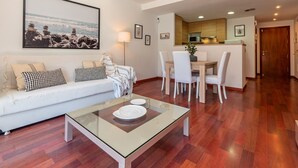 Unclassified image, 3 of 24, button - Modern Apartment with Terrace, Parking, AC & WiFi - Steps from the Beach! (Palamós)