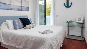 Unclassified image, 2 of 24, button - Modern Apartment with Terrace, Parking, AC & WiFi - Steps from the Beach! (Palamós)