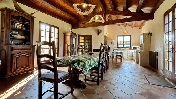 Dining - Spacious 4-room house near La Cotinière, garden, walk to beach (Saint-Pierre-d'Oléron)