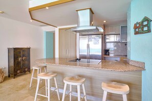 Fridge, microwave, oven, stovetop - Lux| Beachfront| KingBed| PanoView|FullKitchen (Juan Dolio)