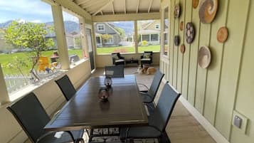 Outdoor dining